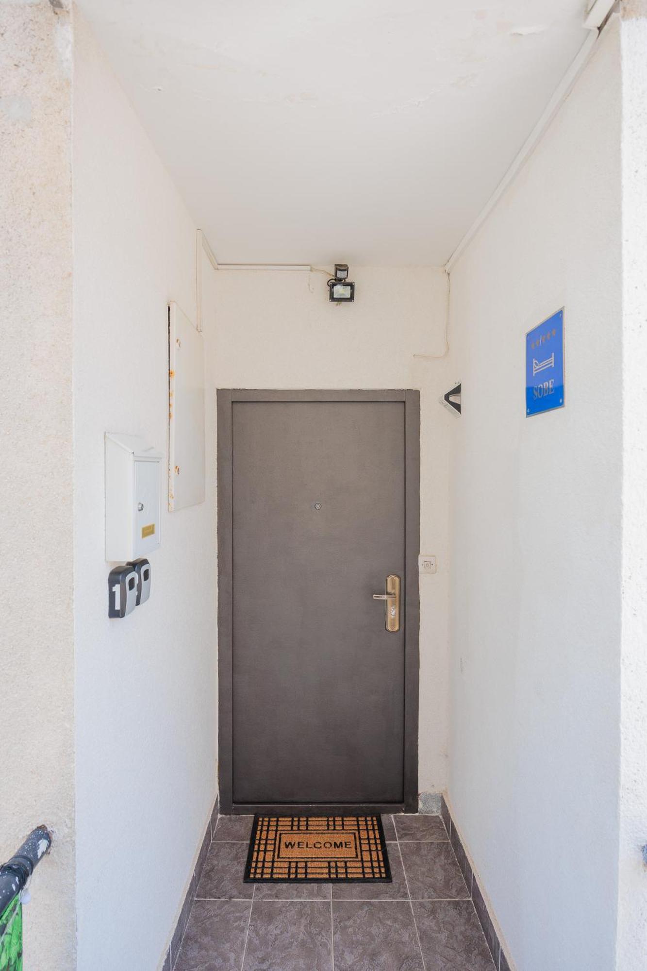 Guest House Arsenal Accommodation Zadar Bagian luar foto