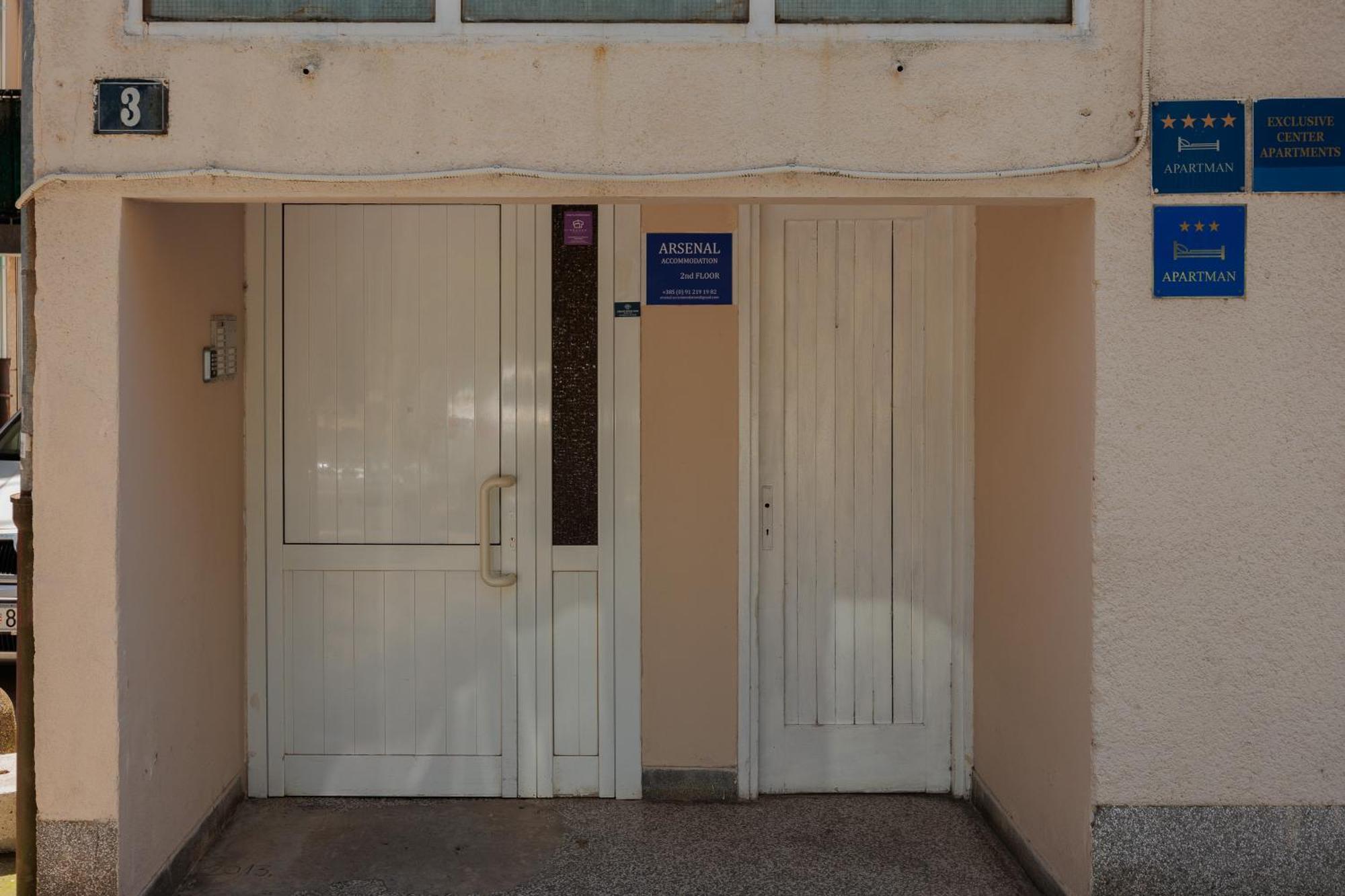Guest House Arsenal Accommodation Zadar Bagian luar foto