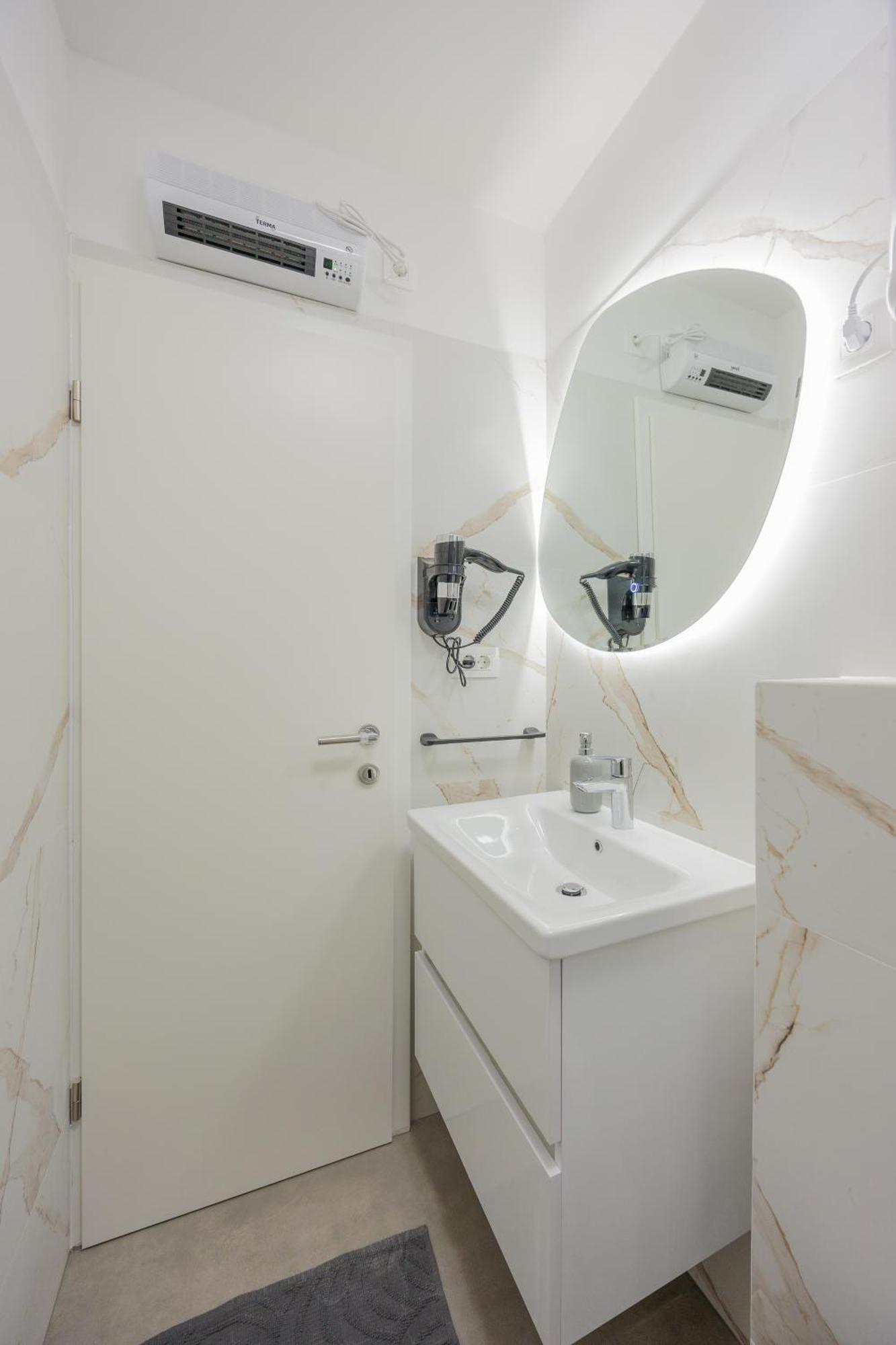 Guest House Arsenal Accommodation Zadar Bagian luar foto